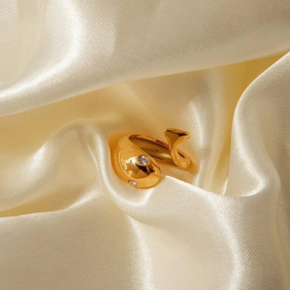 18k gold simple and personalized fish-shaped diamond design open ring