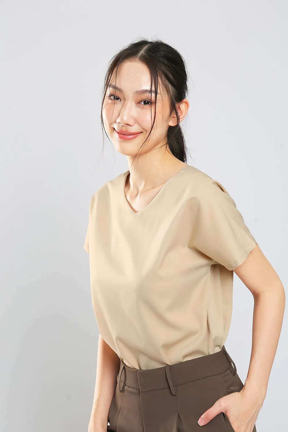 Danna V-Neck Top in Apricot