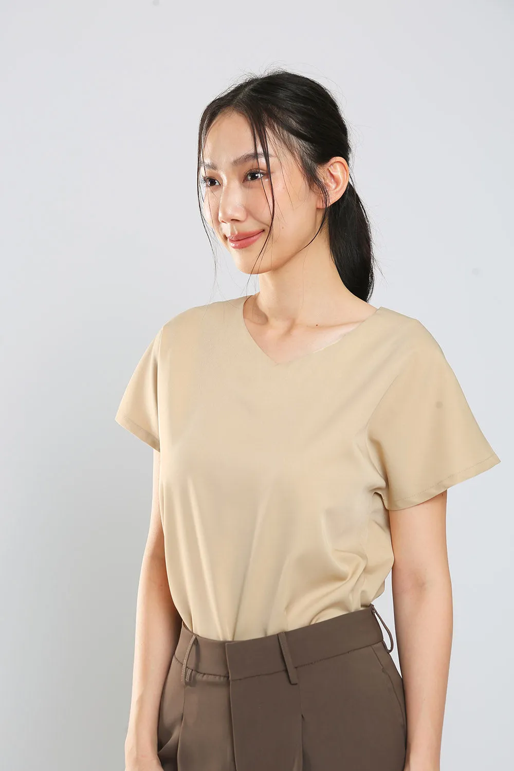 Danna V-Neck Top in Apricot