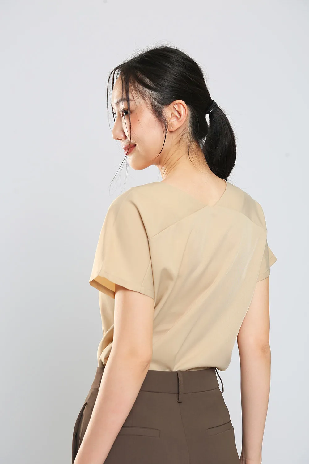 Danna V-Neck Top in Apricot