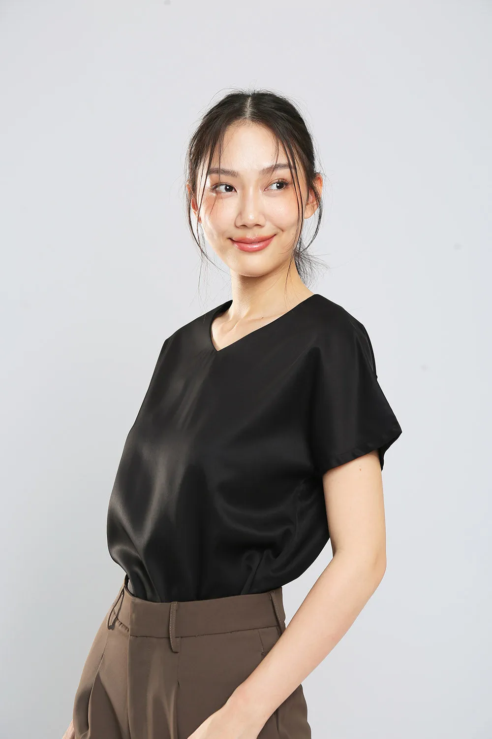 Danna V-Neck Top in Black