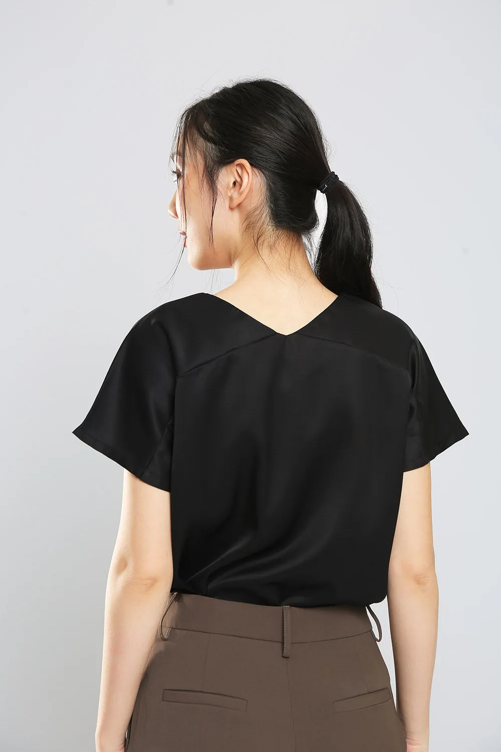 Danna V-Neck Top in Black