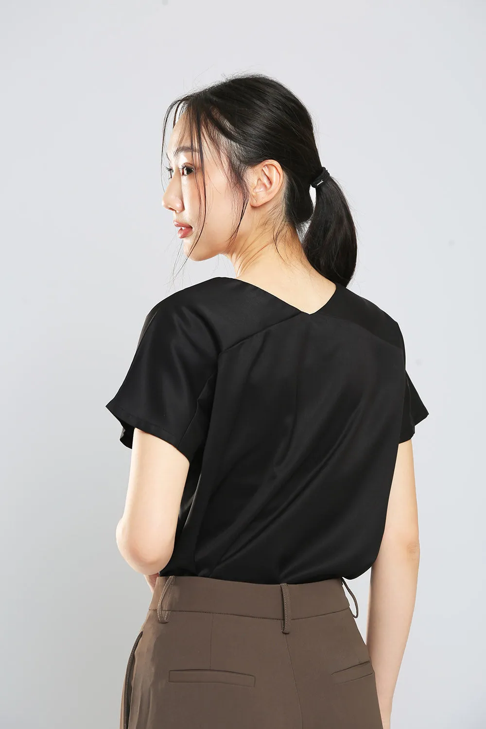 Danna V-Neck Top in Black