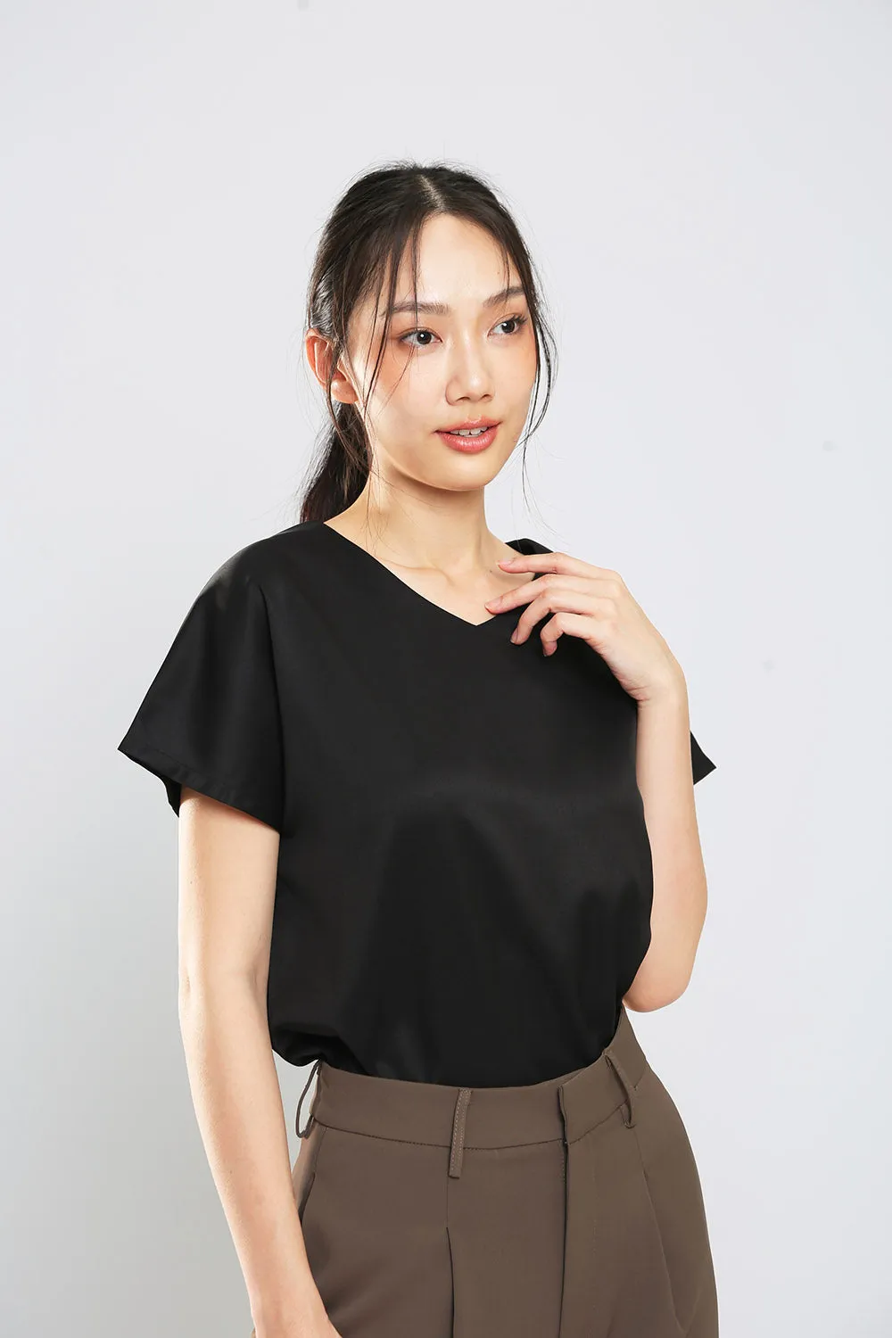 Danna V-Neck Top in Black