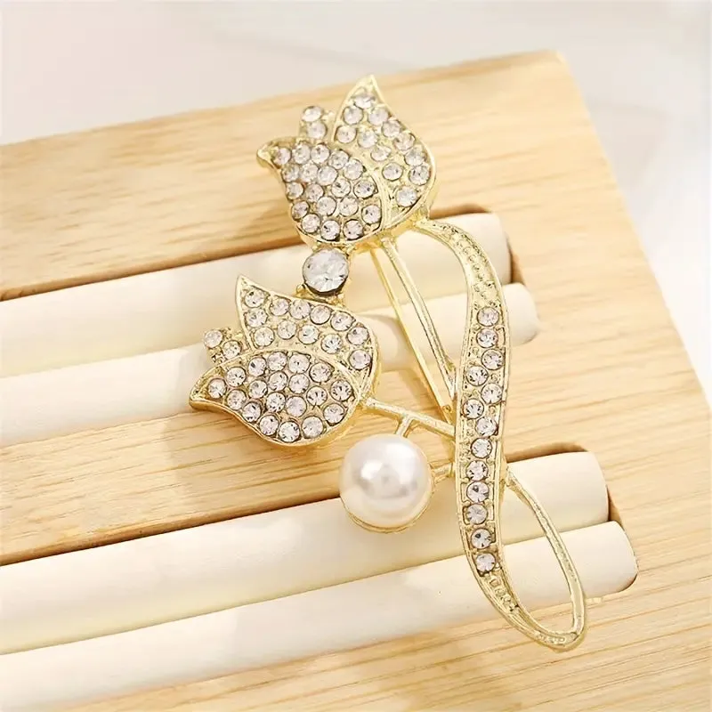 Exquisite Tulip-Shaped Faux Pearl Brooch Adorned with Artificial Diamond
