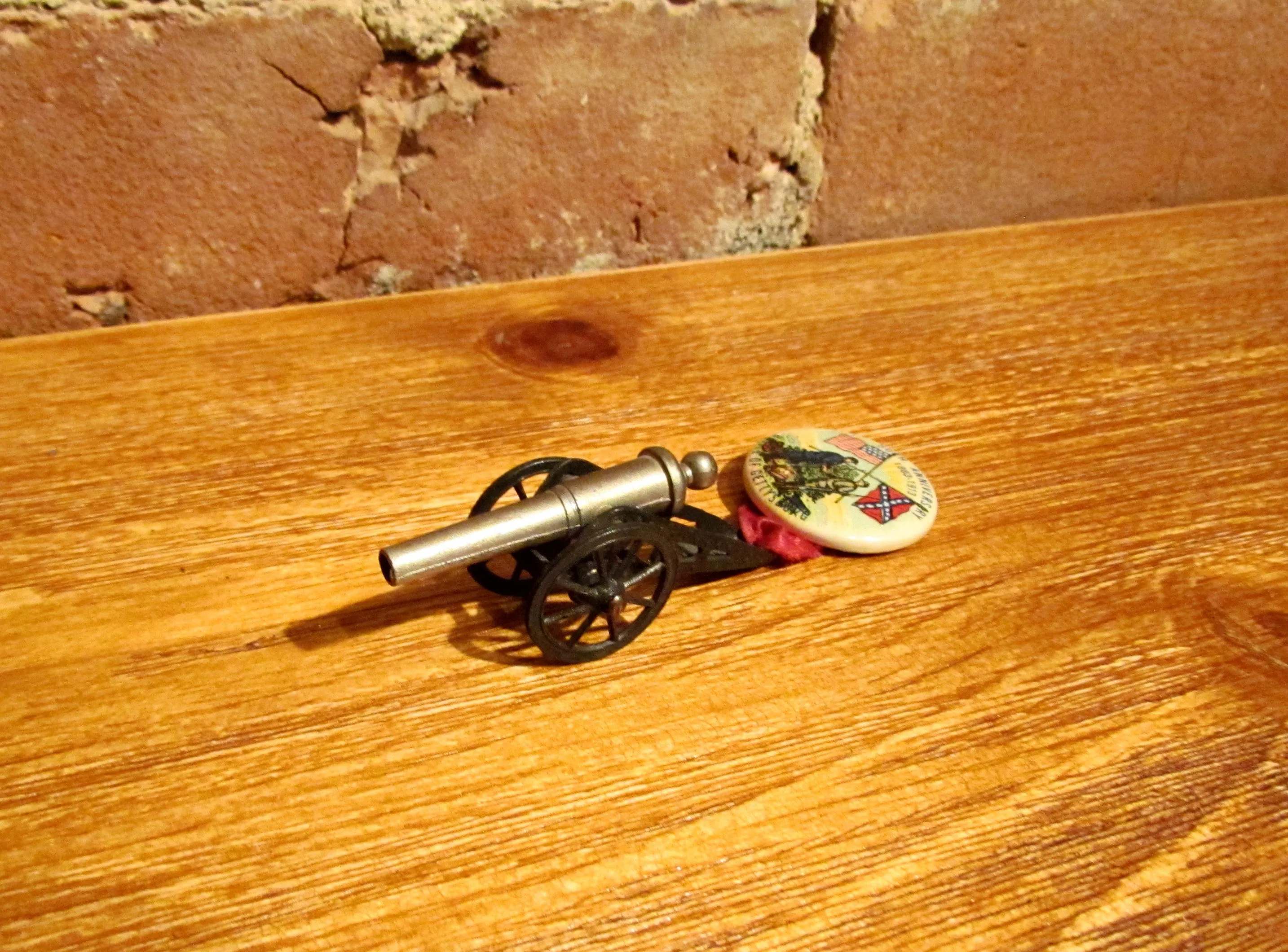Rare 1913 50th Anniversary Gettysburg Pin Back Button With Cannon