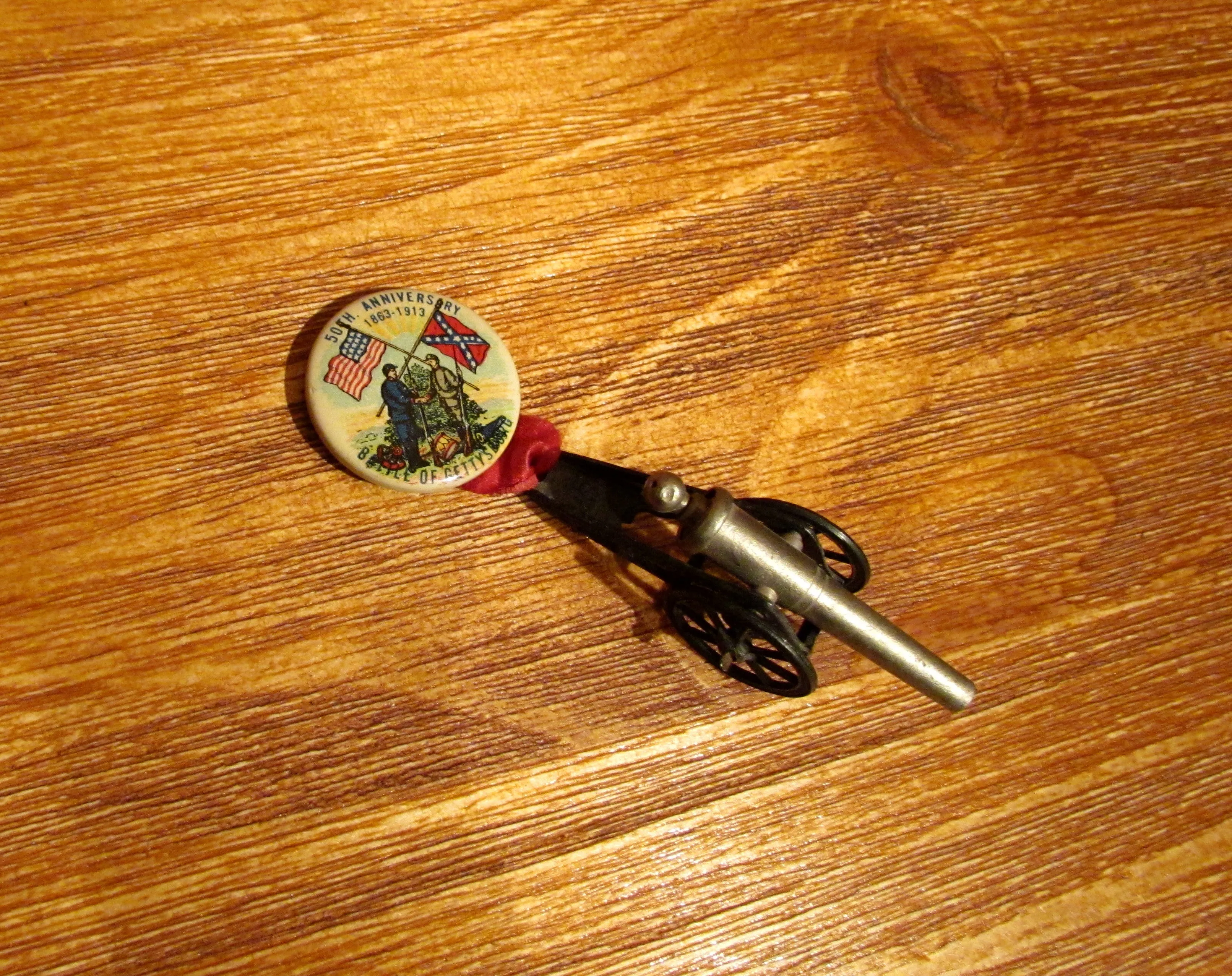 Rare 1913 50th Anniversary Gettysburg Pin Back Button With Cannon