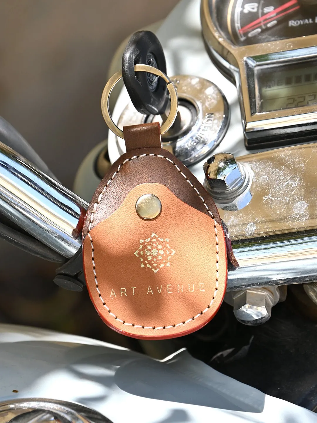 STYLISH LEATHER KEYCHAIN 4