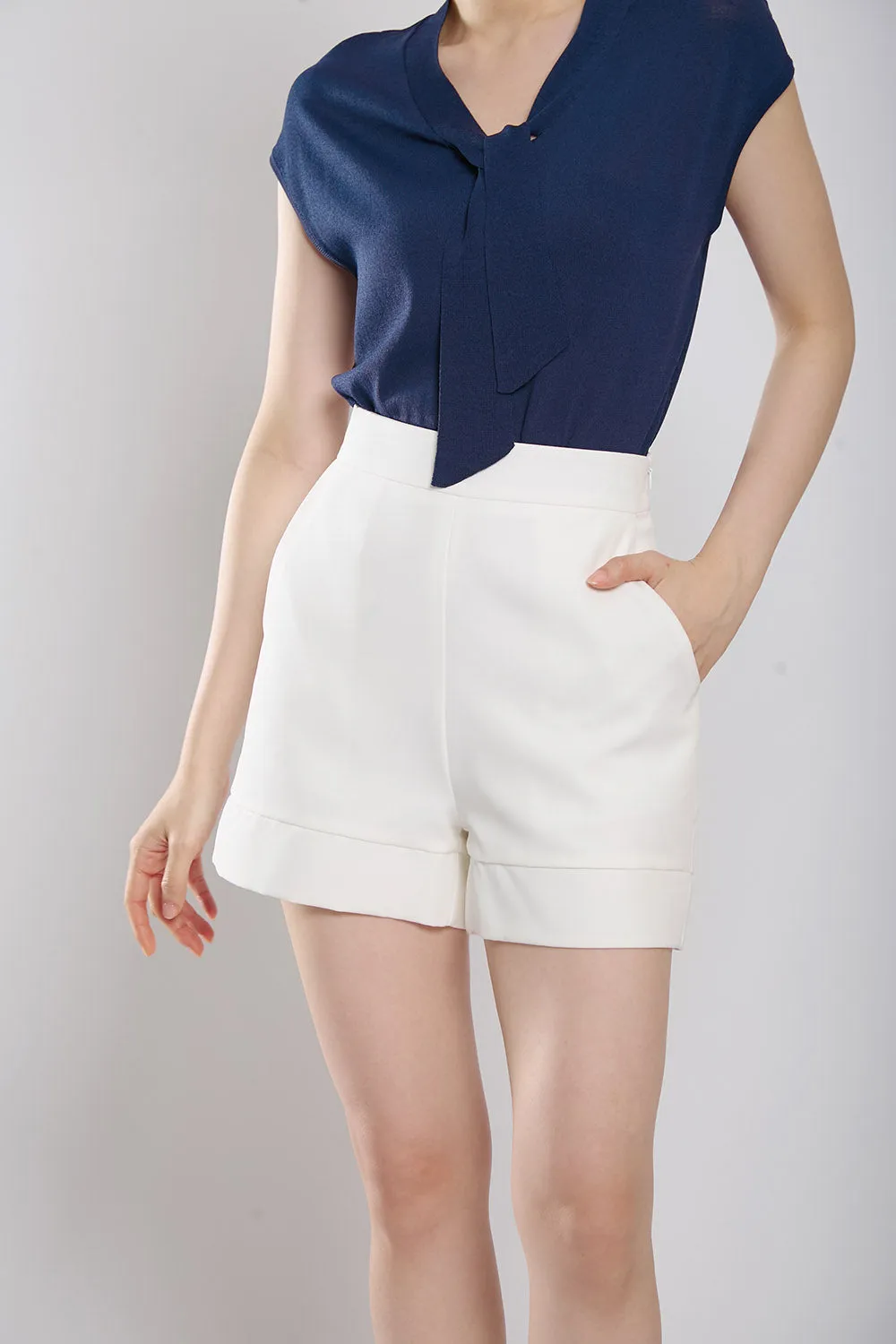 Tahli Shorts in White